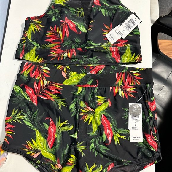 New torrid swimsuit - Picture 4 of 5